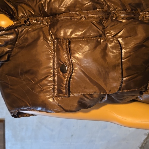 Vest - Picture 2 of 7